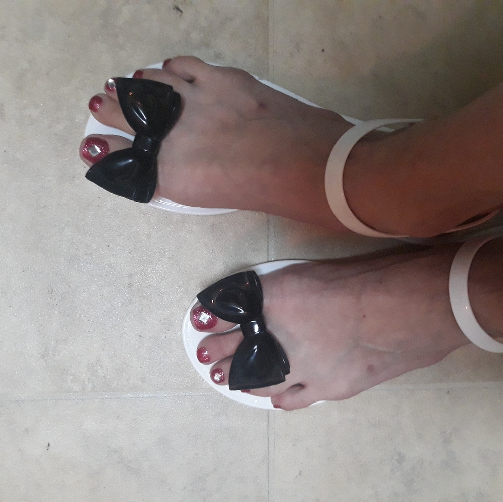 Katy Perry Sandals. White and black. Size 7.5. Great condition